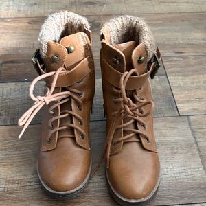 Mari A Brown Lace-Up Ankle Boots with Fur Lining